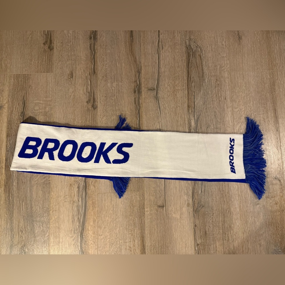 Brooks Chicago Marathon 2025 Scarf (brand new)